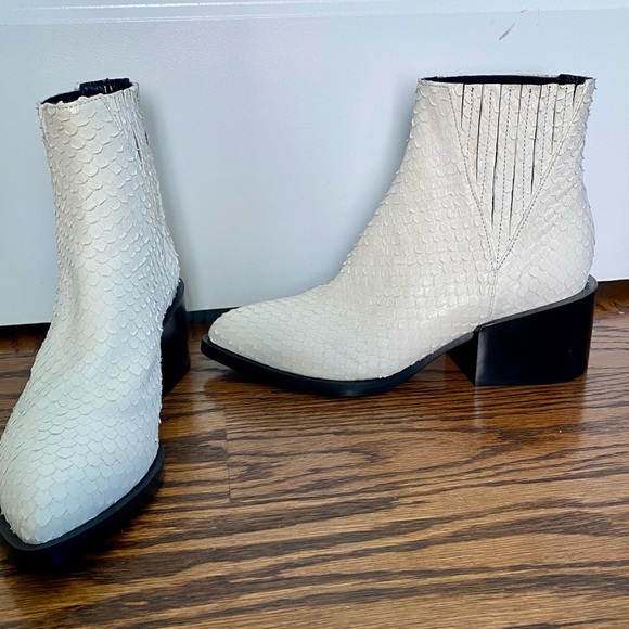 Steven by Steve Madden white booties, size 6 - Picture 3 of 8